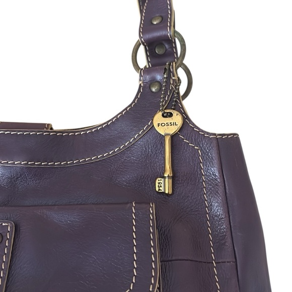 Fossil Vintage purple/plum  leather bag with attached key, - Picture 3 of 14